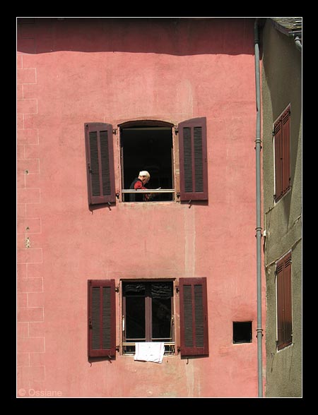 Soleil de Midi, Fenêtre de Poésie, un Homme Lit.